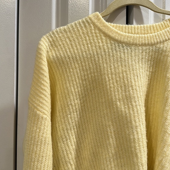 ASOS DESIGN sweater with cut out shoulder detail in yellow - Picture 5 of 8